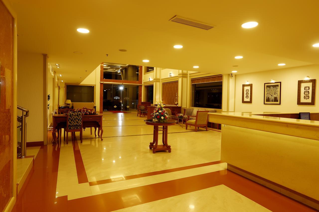 Hotel Arcadia Regency Alappuzha Екстериор снимка